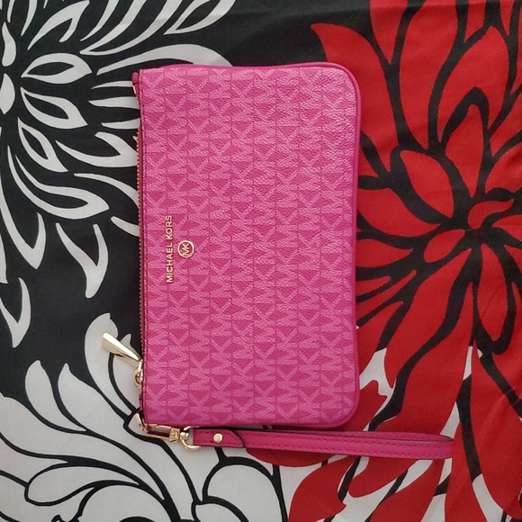 Michael Kors Pink Logo Wallet Wristlet - Picture 1 of 7